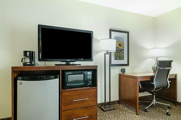 Suite - Quality Suites Springdale - I-49, Exit 72