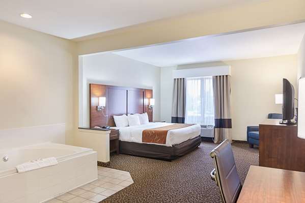 Suite - Quality Suites Springdale - I-49, Exit 72