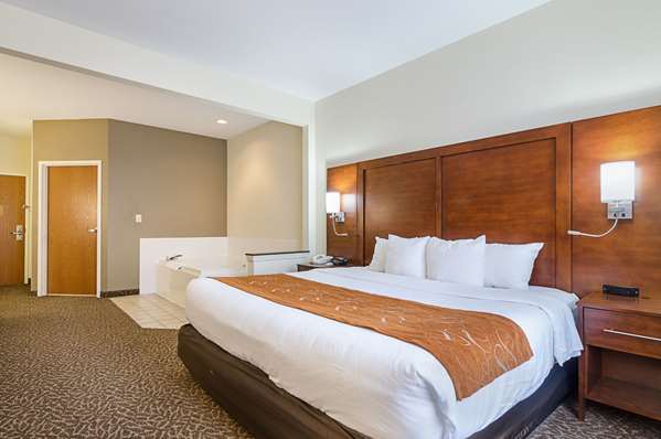 Suite - Quality Suites Springdale - I-49, Exit 72