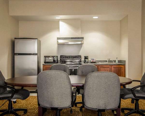 Suite - Sleep Inn & Suites Springdale - I-49, Exit 72