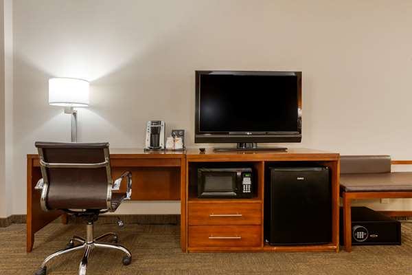  - Comfort Inn & Suites Downtown Little Rock - I-30, Exits 140 & 140B