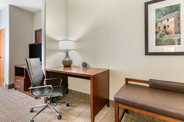 Suite - Comfort Suites Batesville