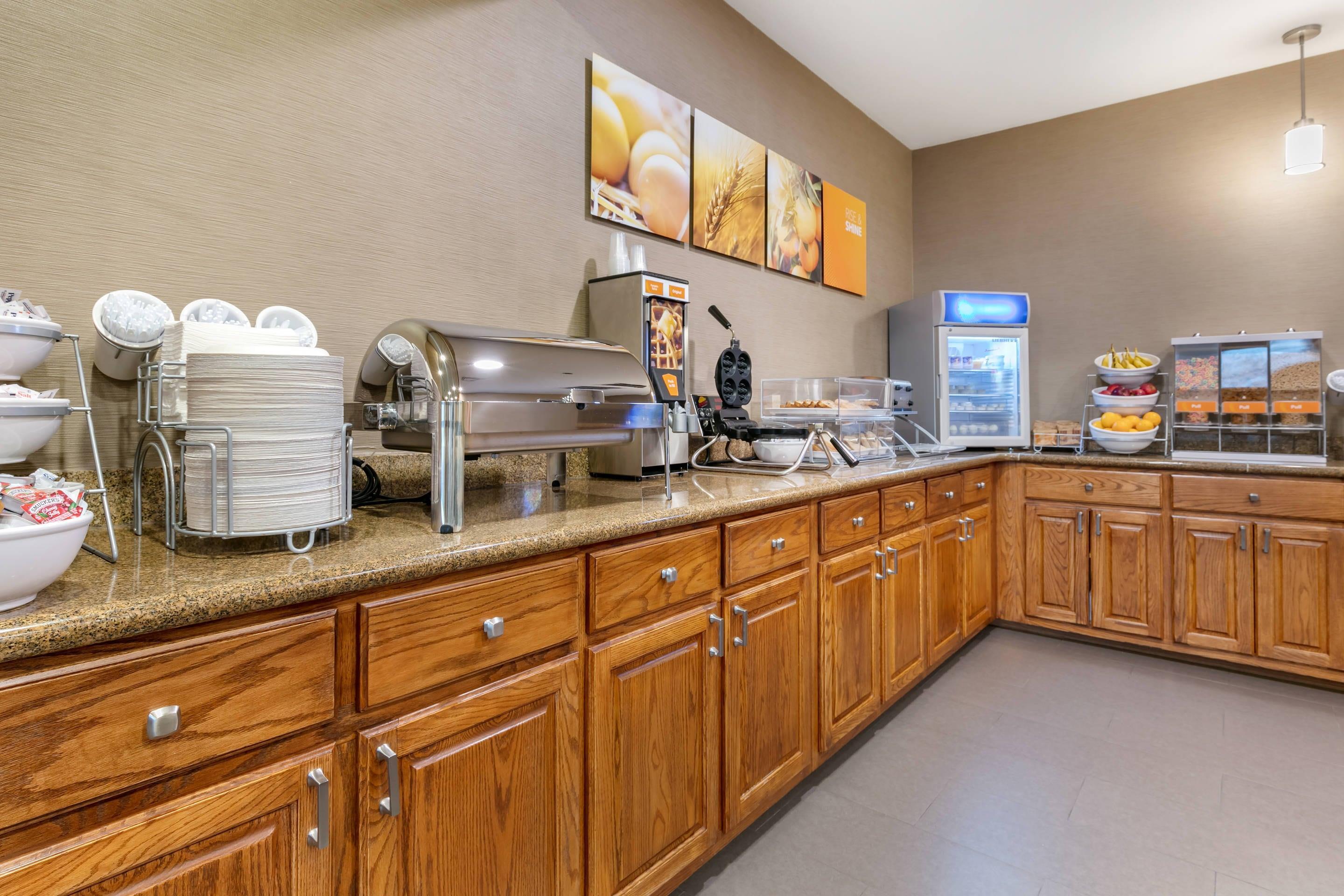 Breakfast counter | Comfort Suites