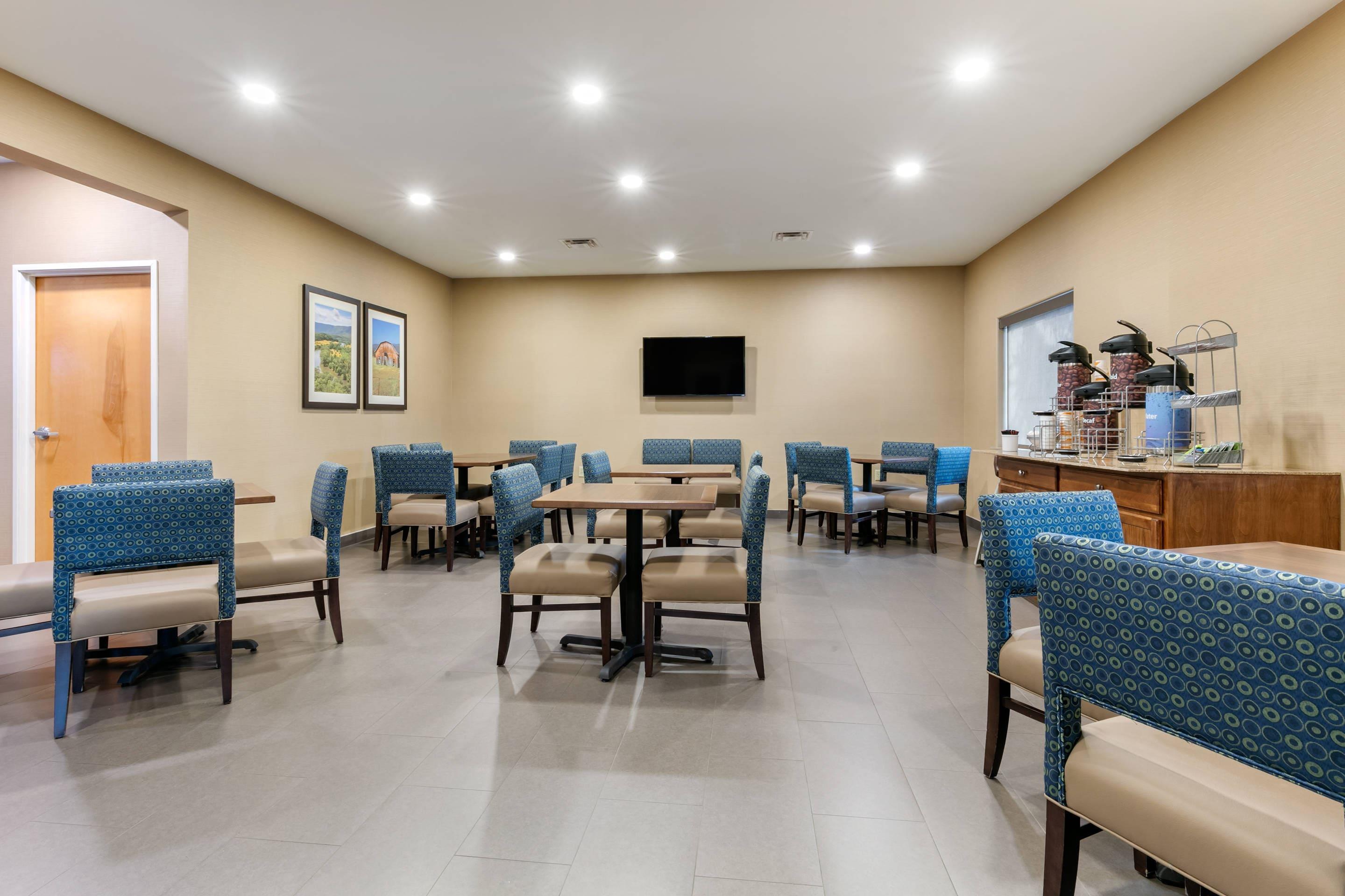 Breakfast area | Comfort Suites