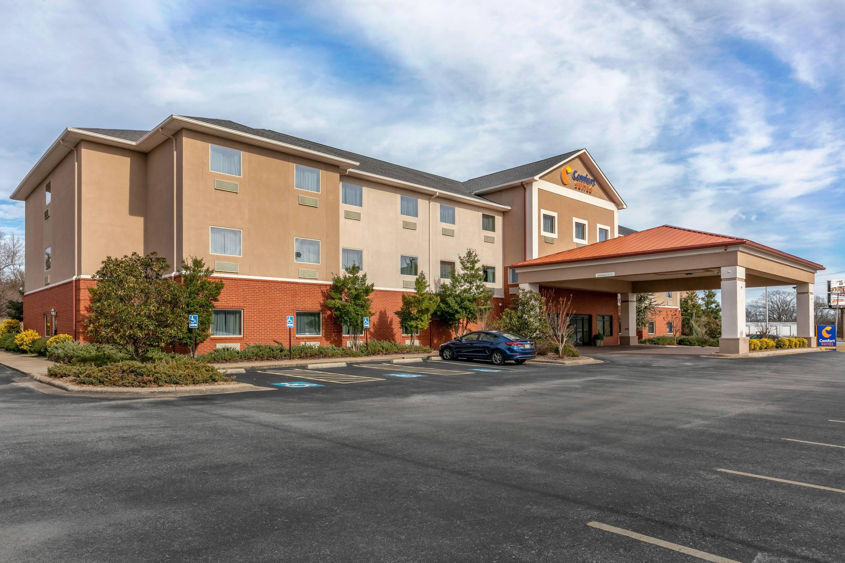Hotel exterior | Comfort Suites