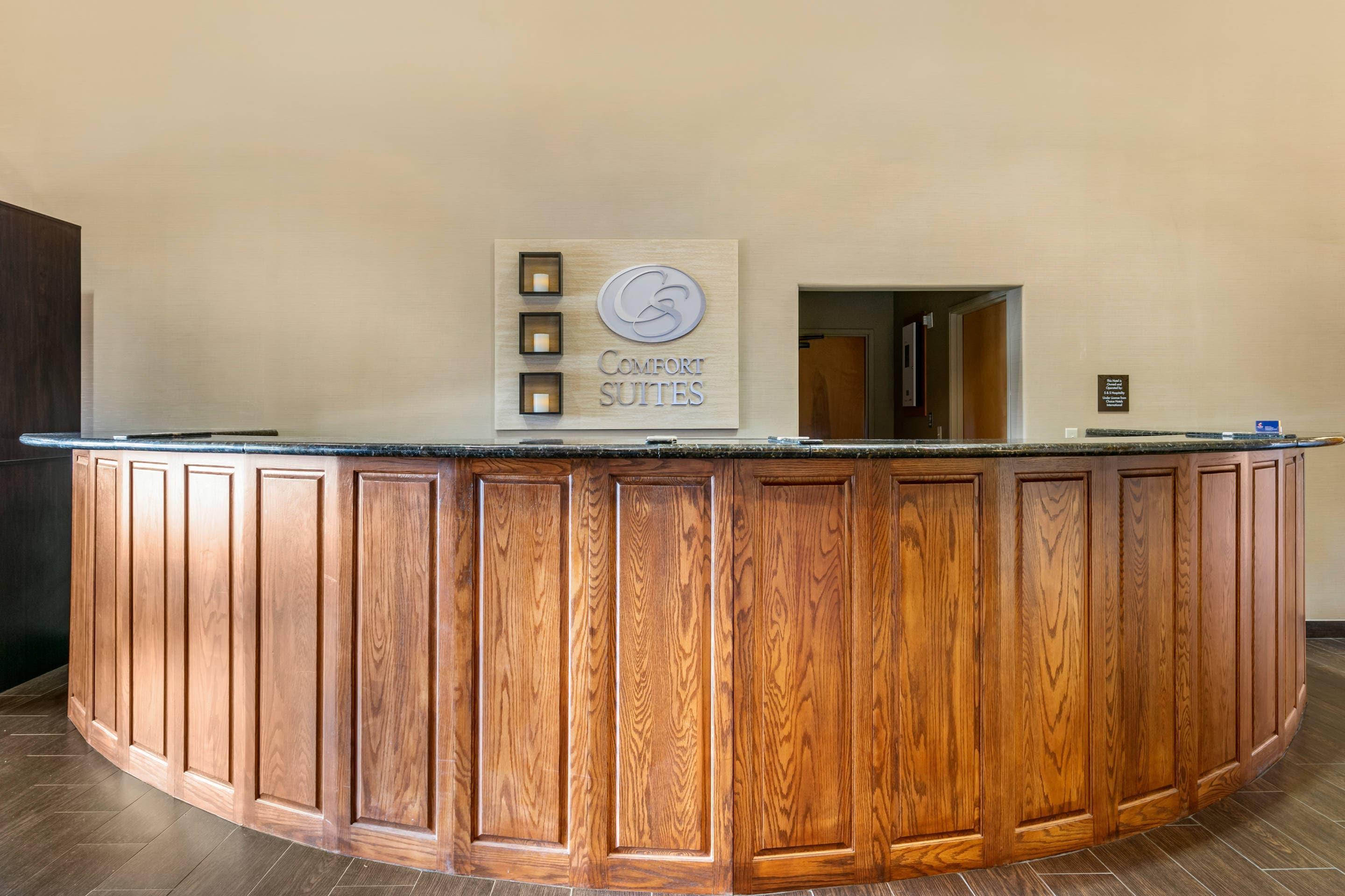 Front desk | Comfort Suites