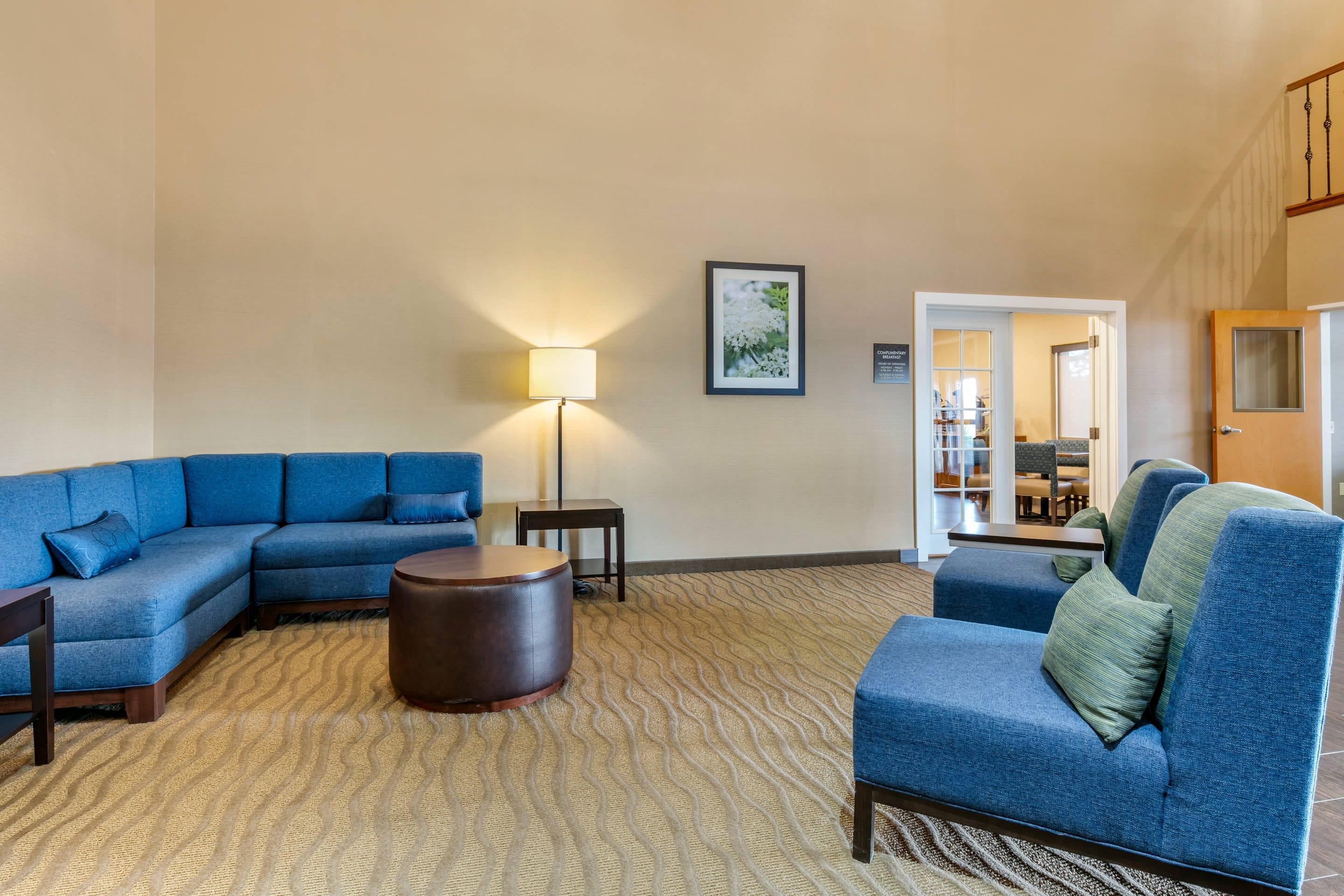Lobby with sitting area | Comfort Suites