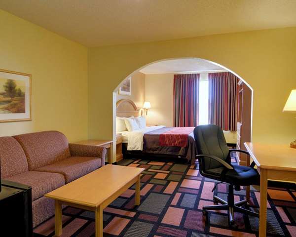 Suite - Quality Inn & Suites Malvern - I-30, Exit 98