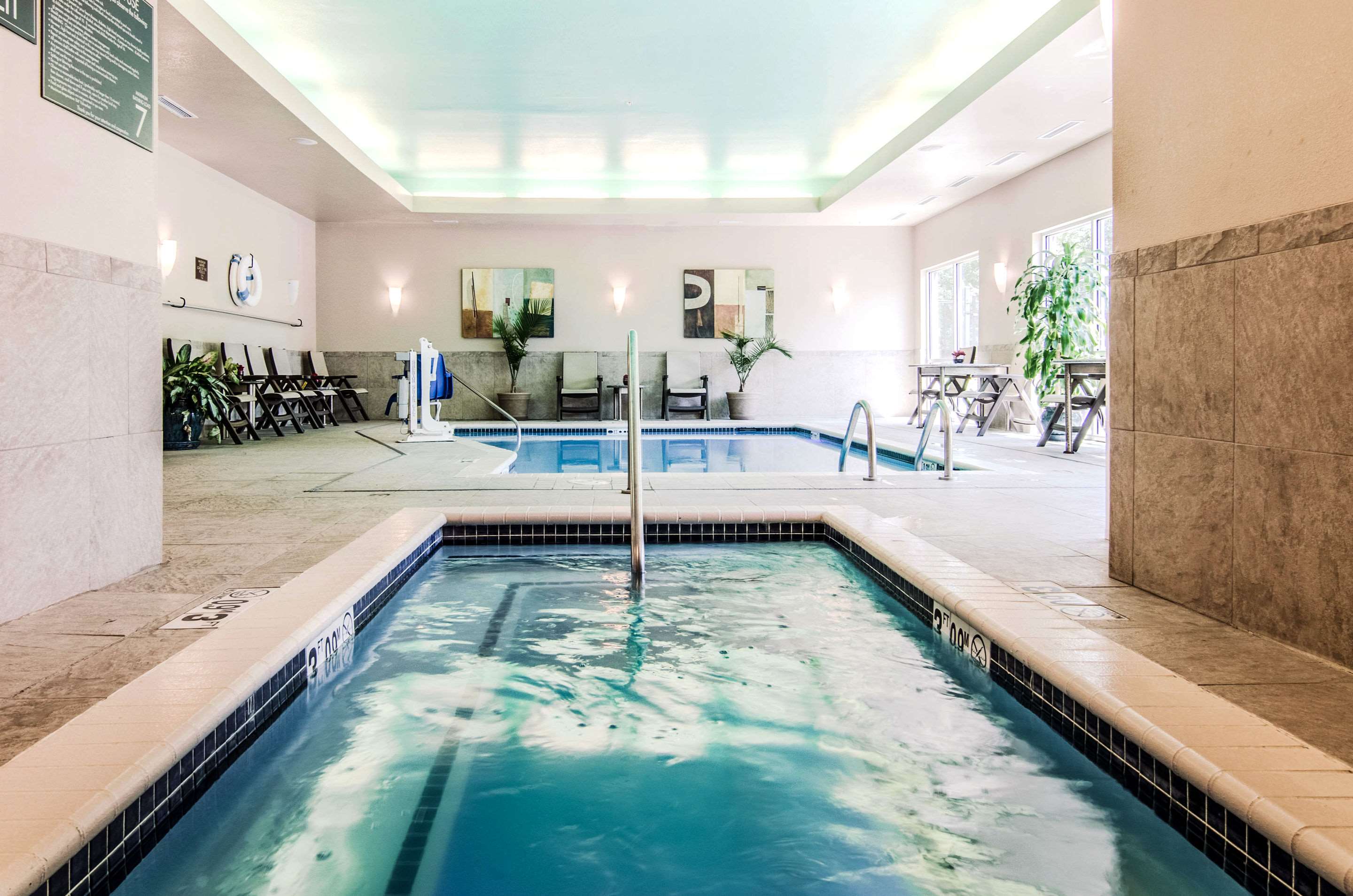 Indoor pool | Comfort Suites Bentonville - Rogers