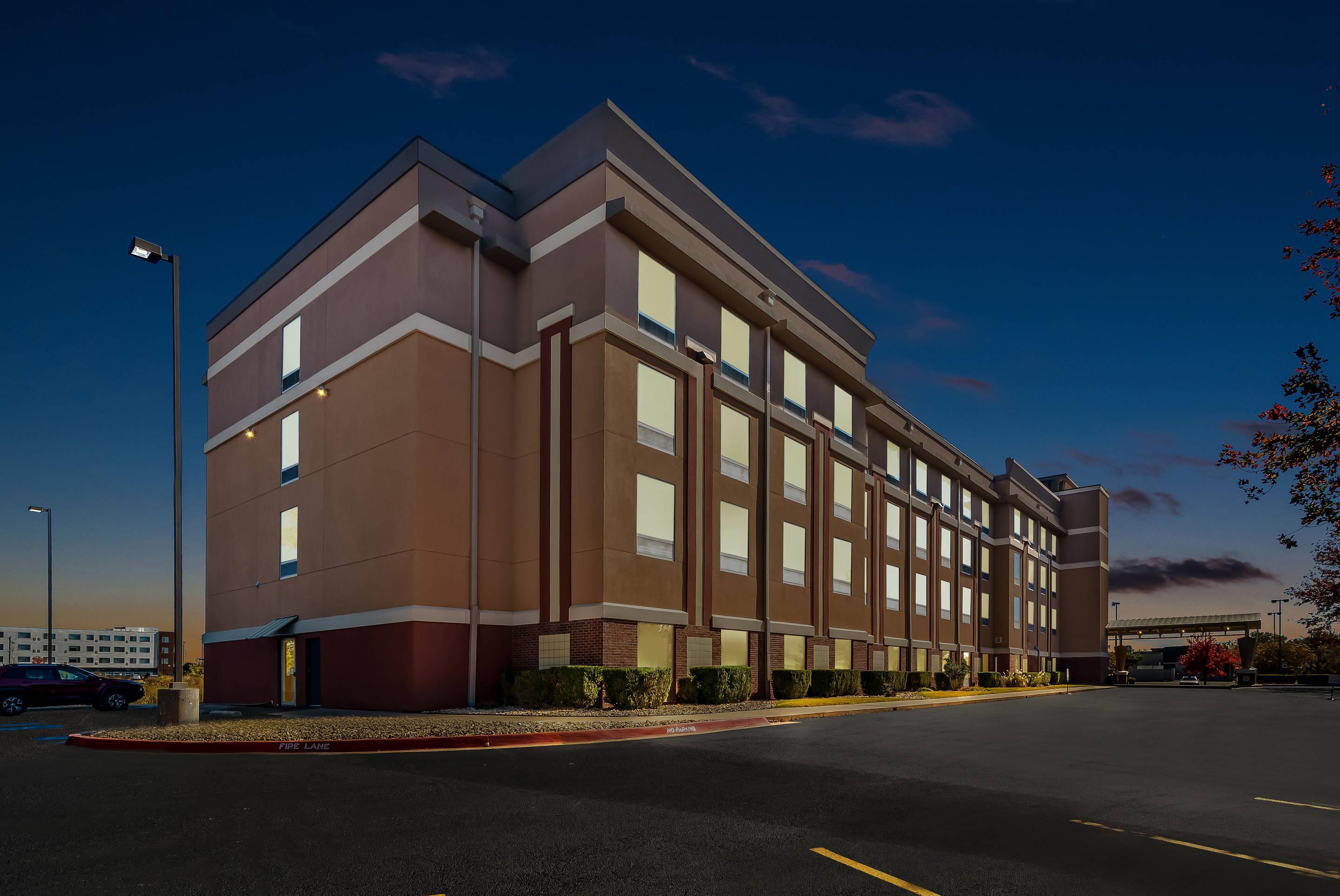 Twilight | Comfort Suites Bentonville - Rogers