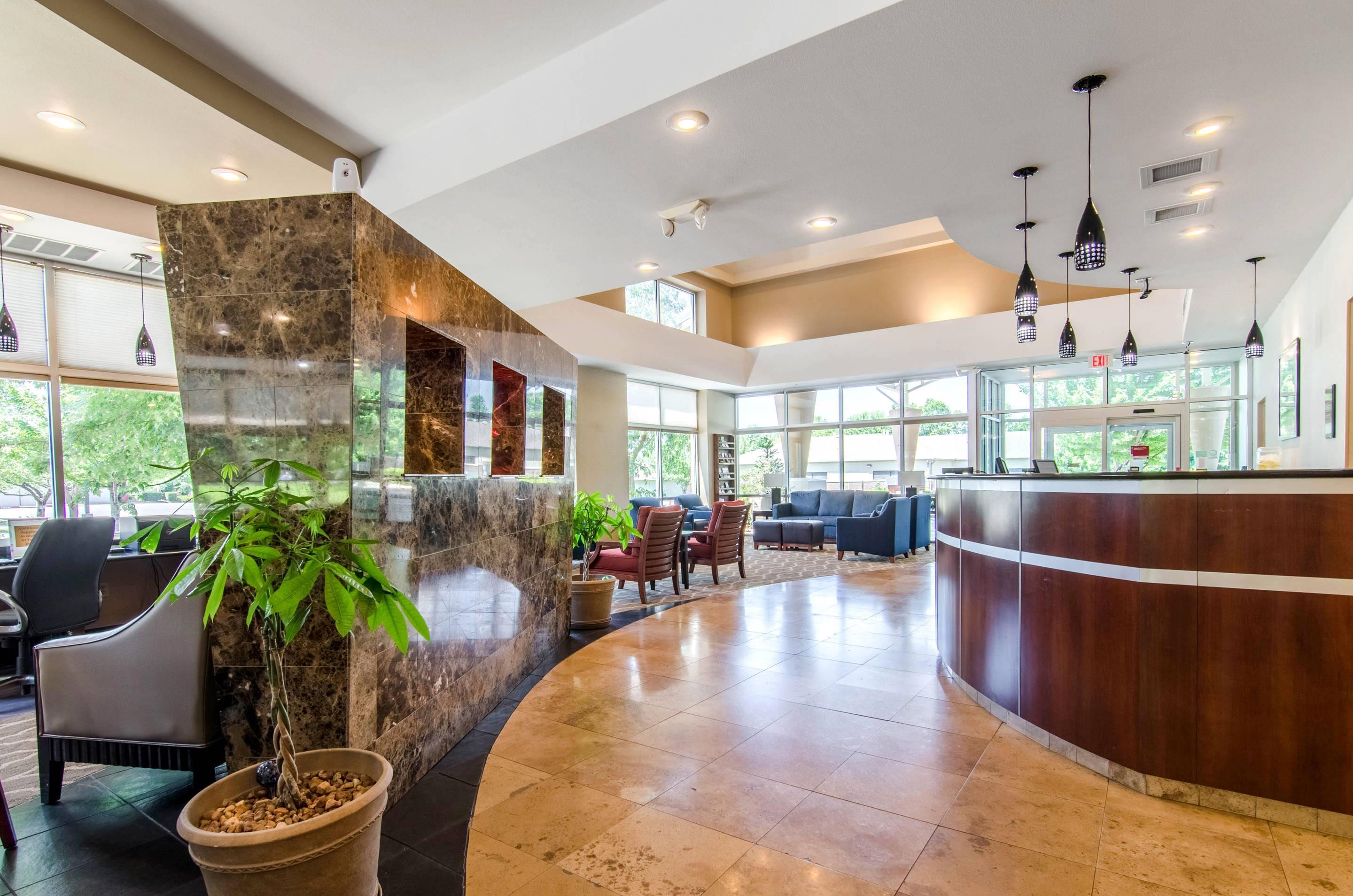 Hotel lobby | Comfort Suites Bentonville - Rogers