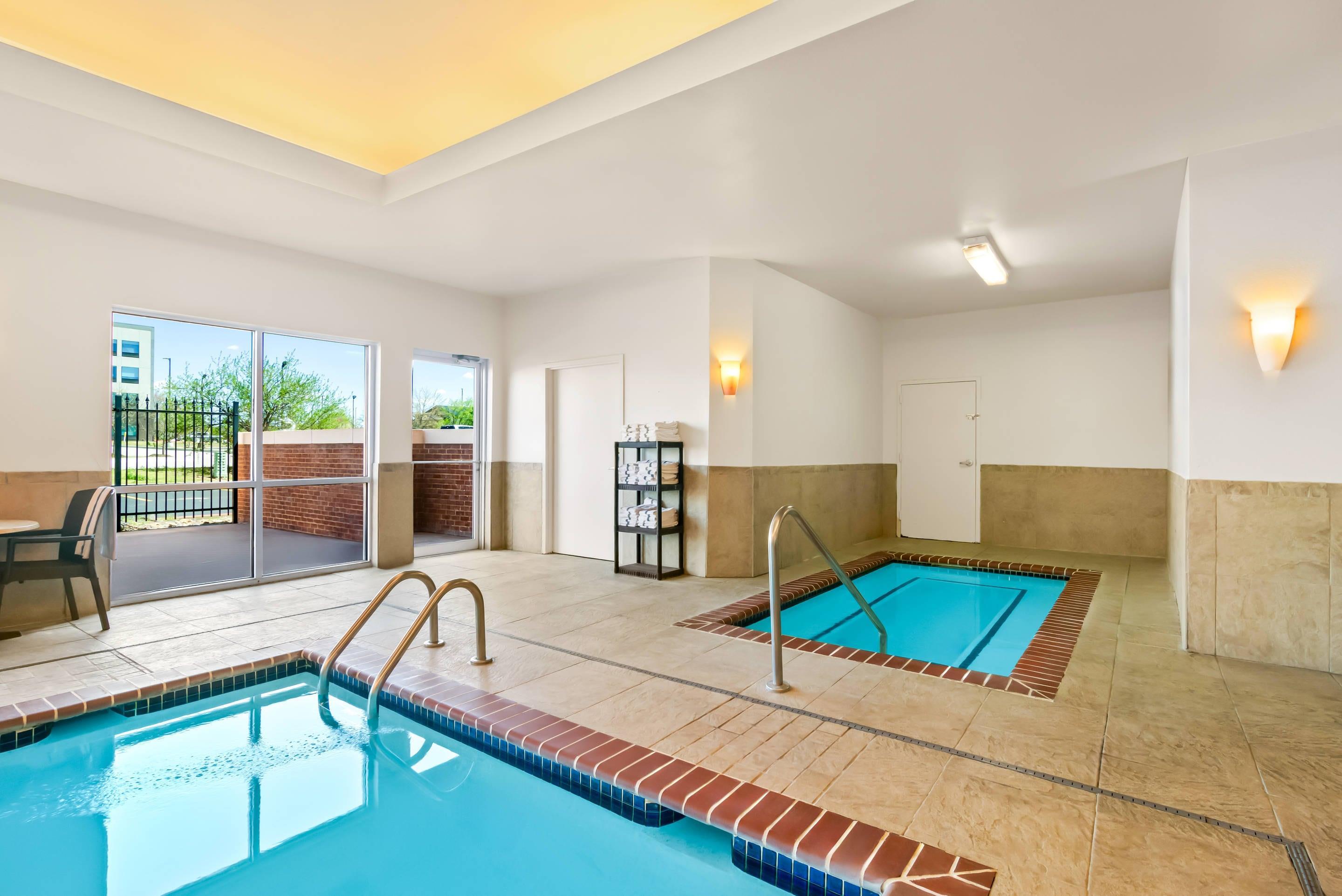 Indoor pool | Comfort Suites Bentonville - Rogers