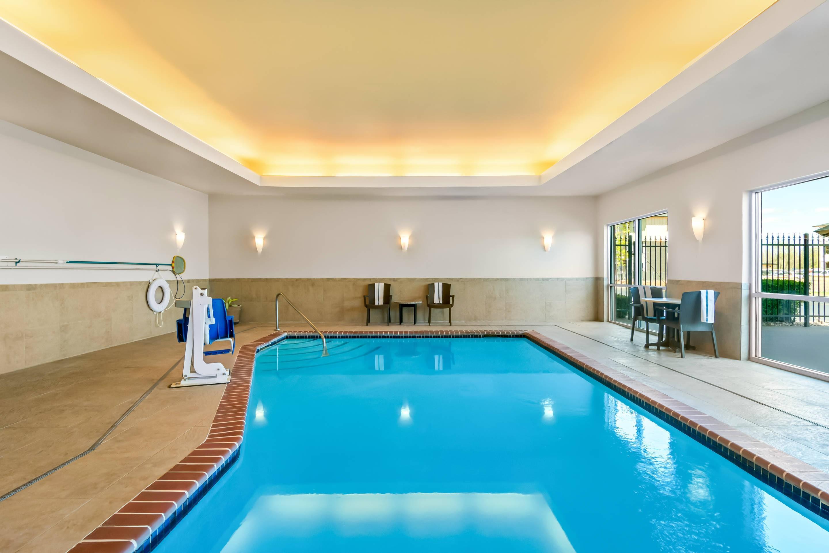 Indoor pool | Comfort Suites Bentonville - Rogers