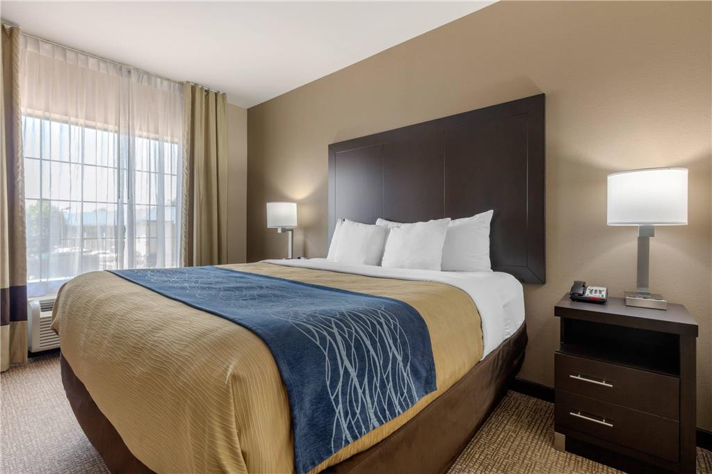 COMFORT INN AND SUITES NORTH LITTLE-guestroom-Guest Room,Suite,On-Site.jpg