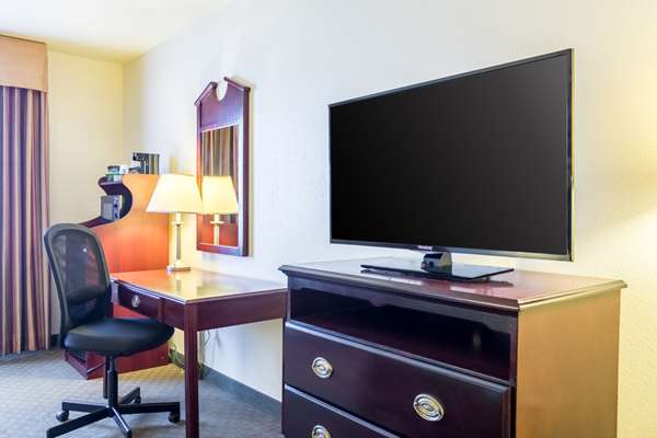  - Quality Inn & Suites Alma - I-40, Exit 13