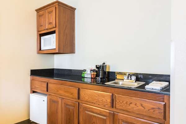 Suite - Quality Inn & Suites Alma - I-40, Exit 13