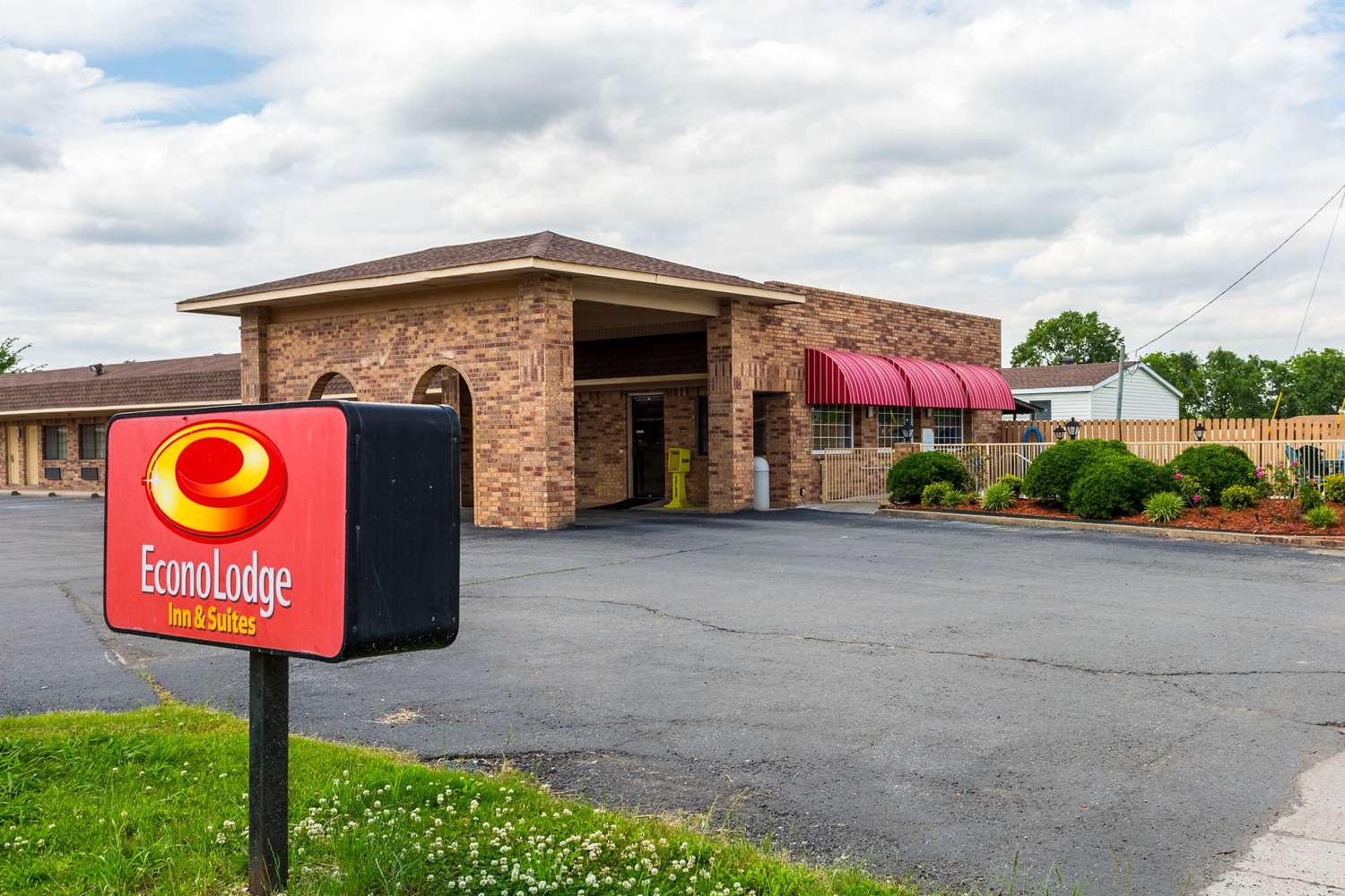 Econo Lodge Brinkley I40, Exit 216, AR See Discounts