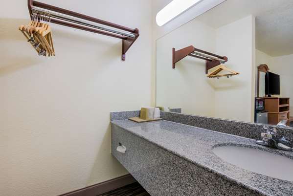 Suite - Econo Lodge Brinkley - I-40, Exit 216