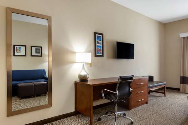 Suite - Comfort Inn Marion - I-55, Exit 10