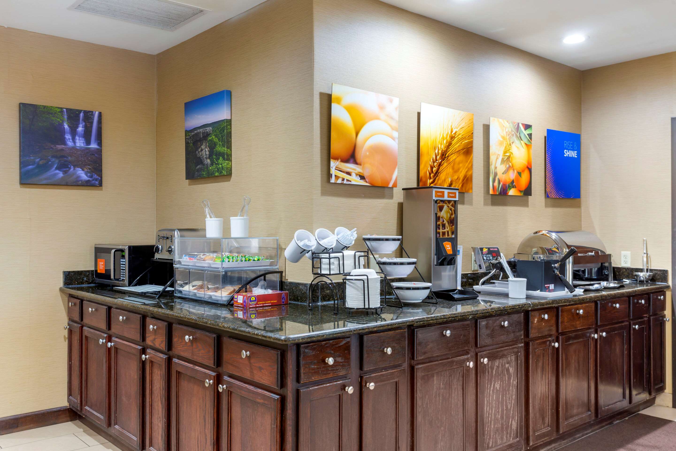 Breakfast area | Comfort Inn Marion