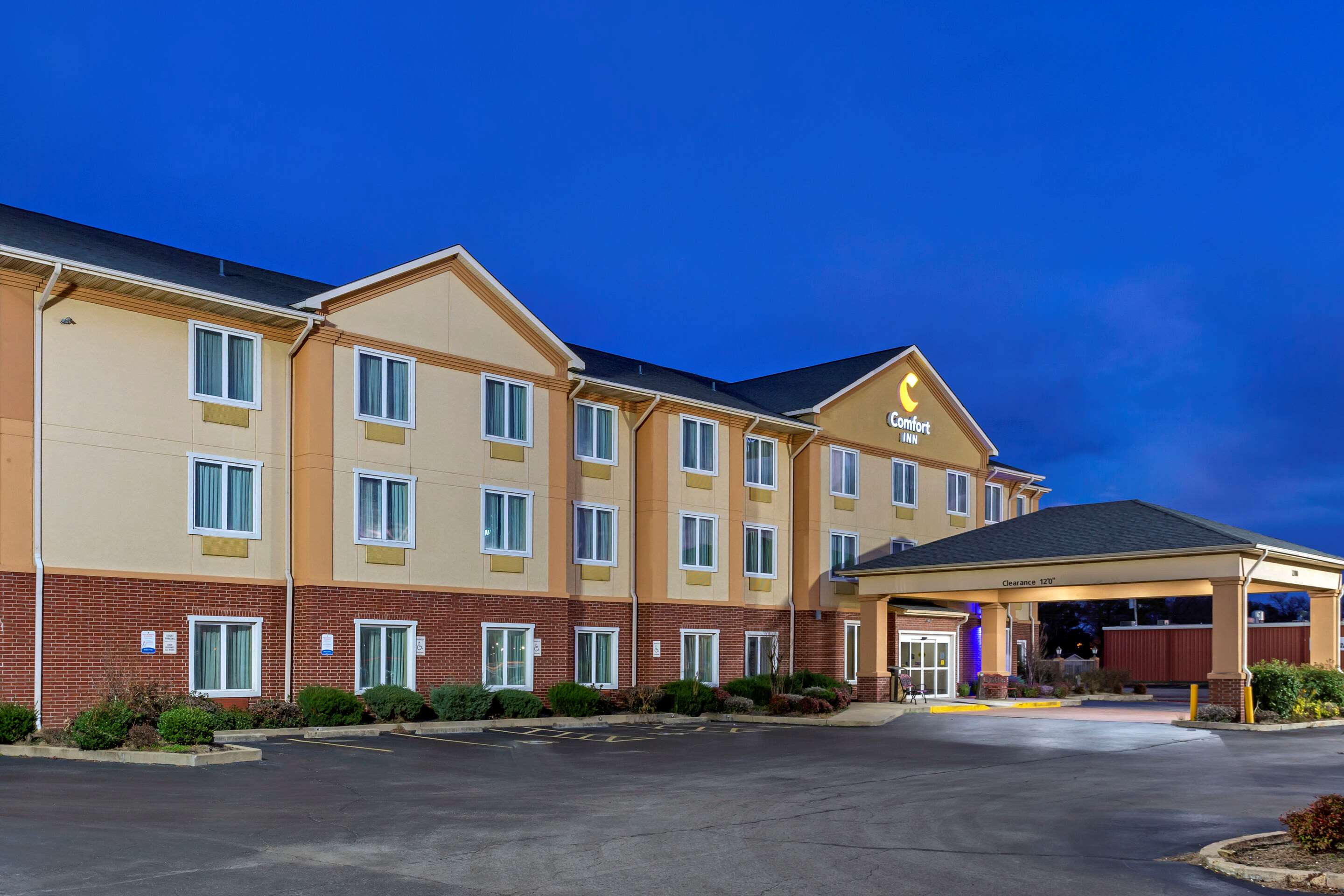 Hotel exterior | Comfort Inn Marion