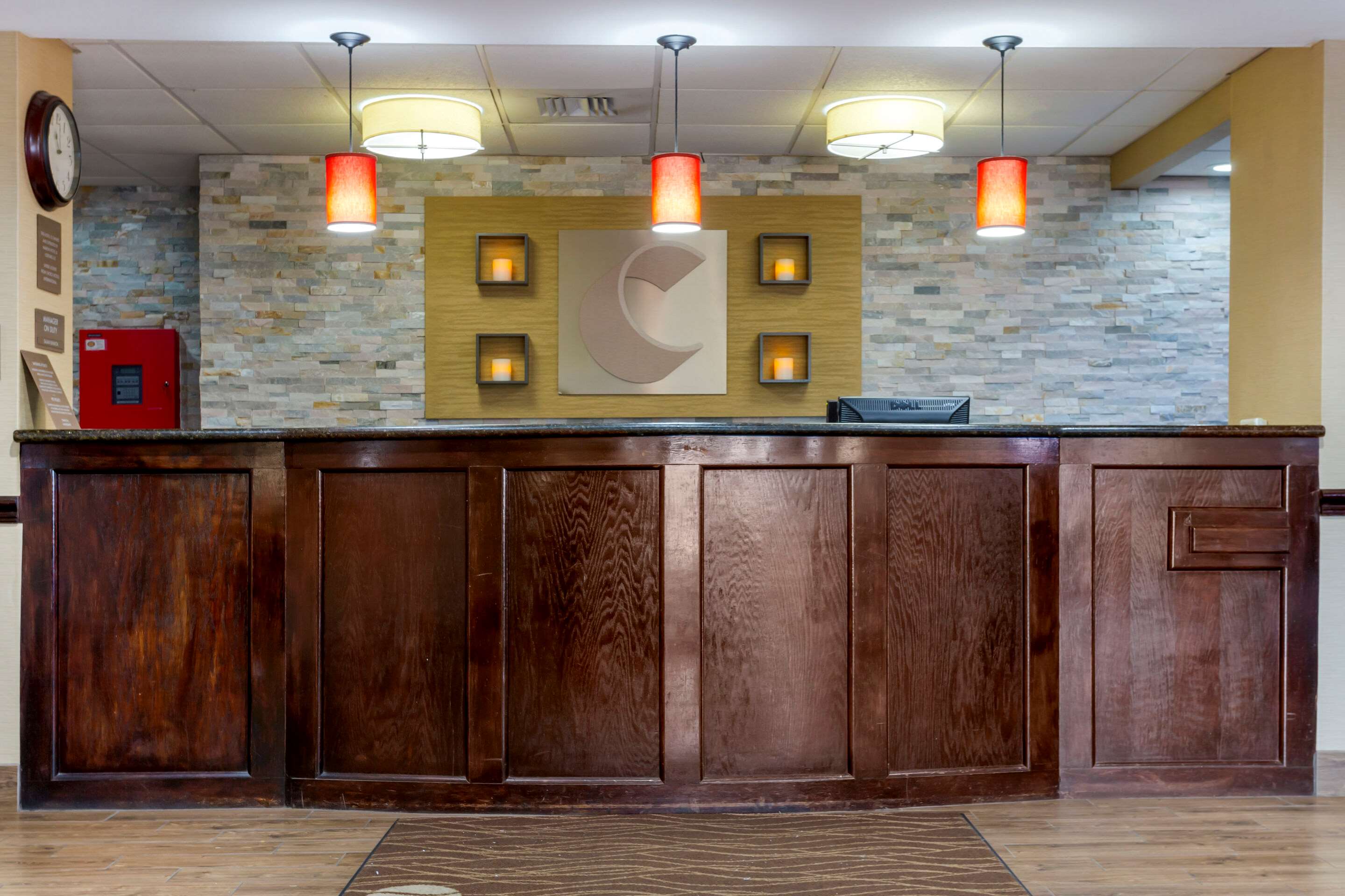 Front desk | Comfort Inn Marion