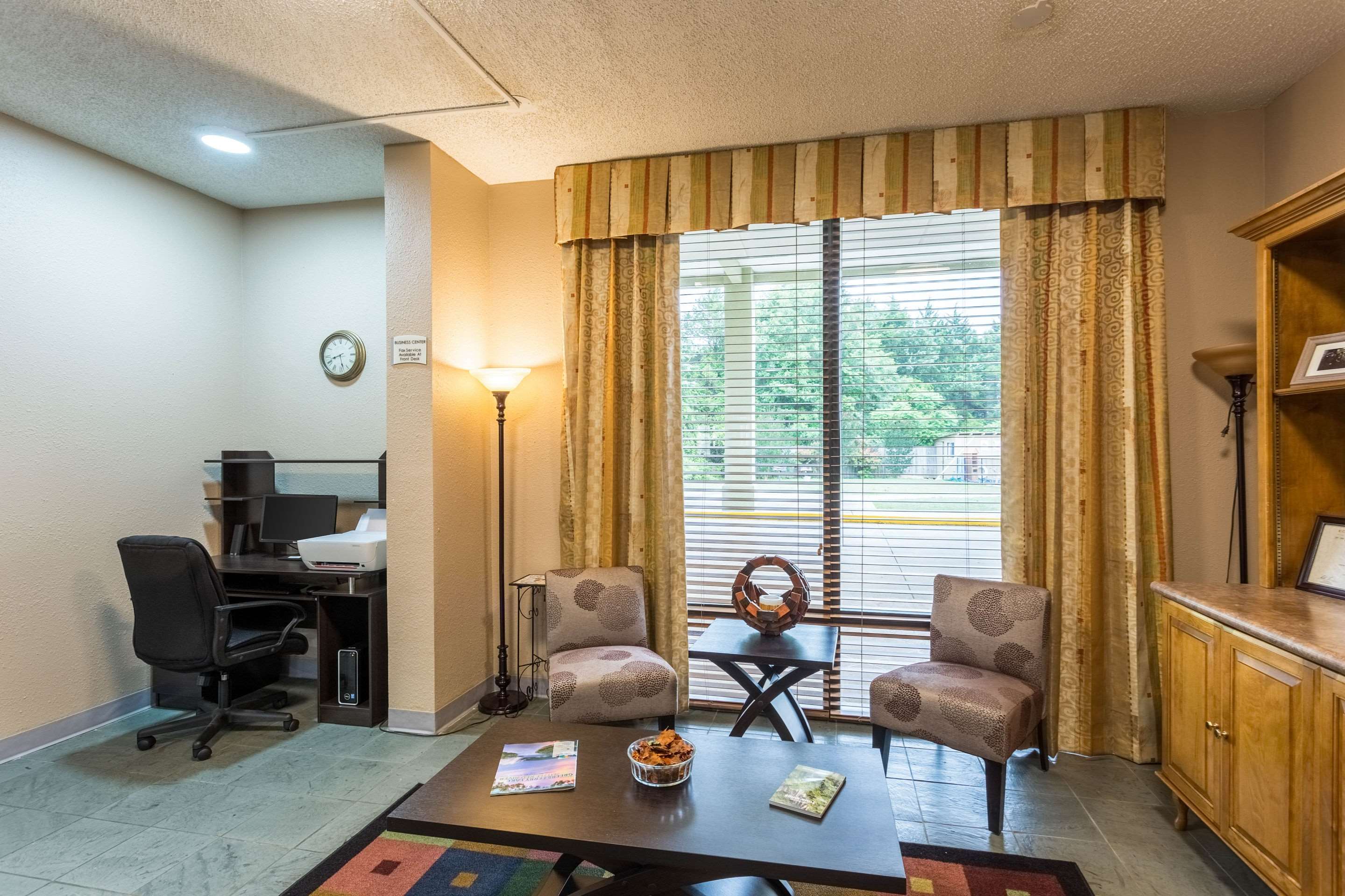 Lobby with sitting area