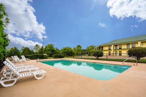Pool - Quality Inn Heber Springs
