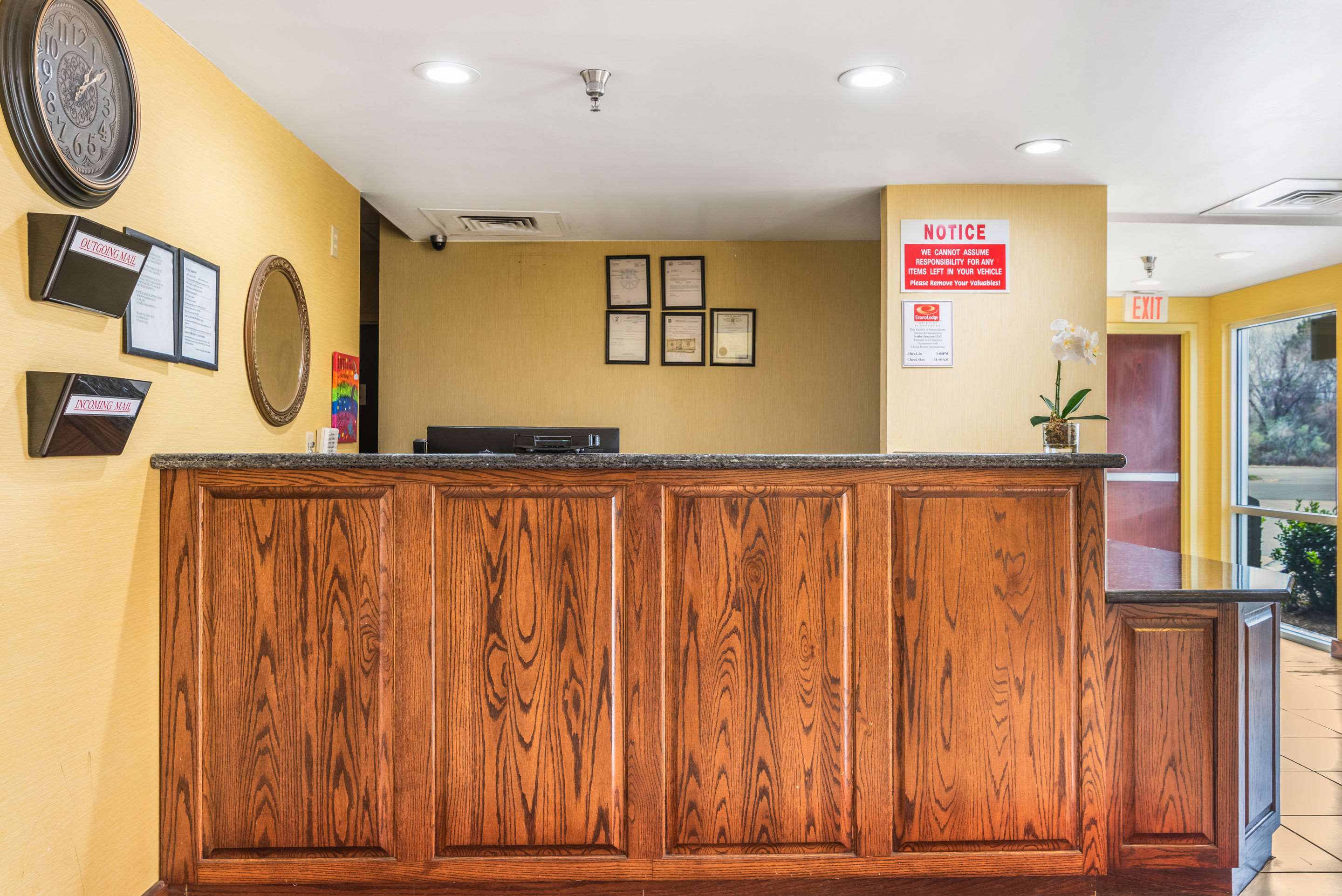 Lobby with sitting area