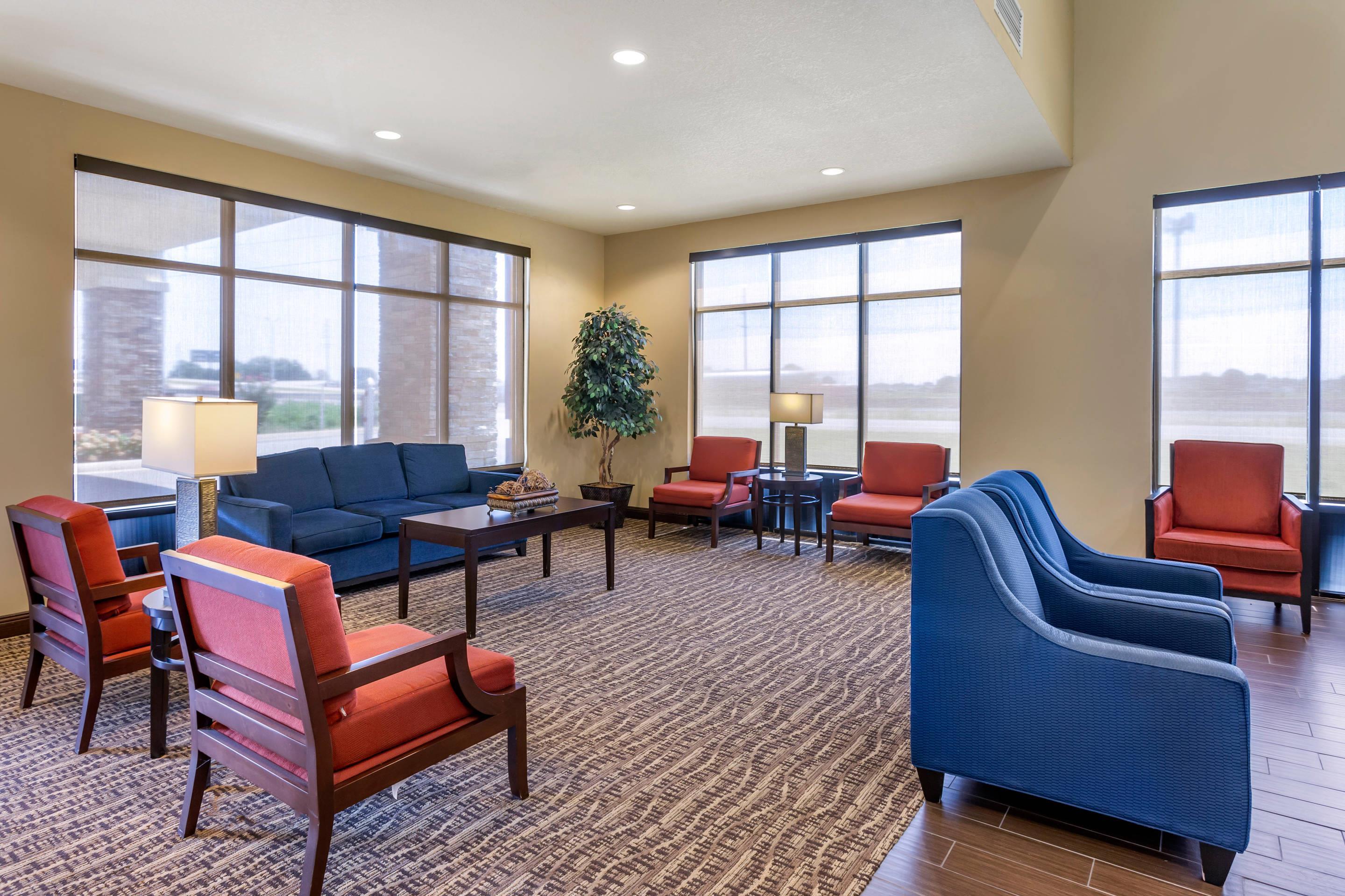 Lobby | Comfort Suites Jonesboro University Area