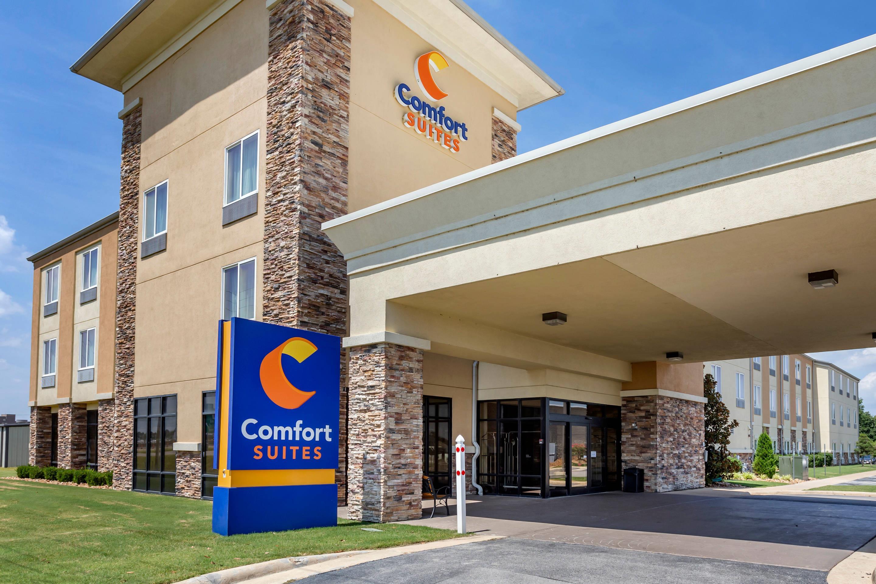 Hotel exterior | Comfort Suites Jonesboro University Area