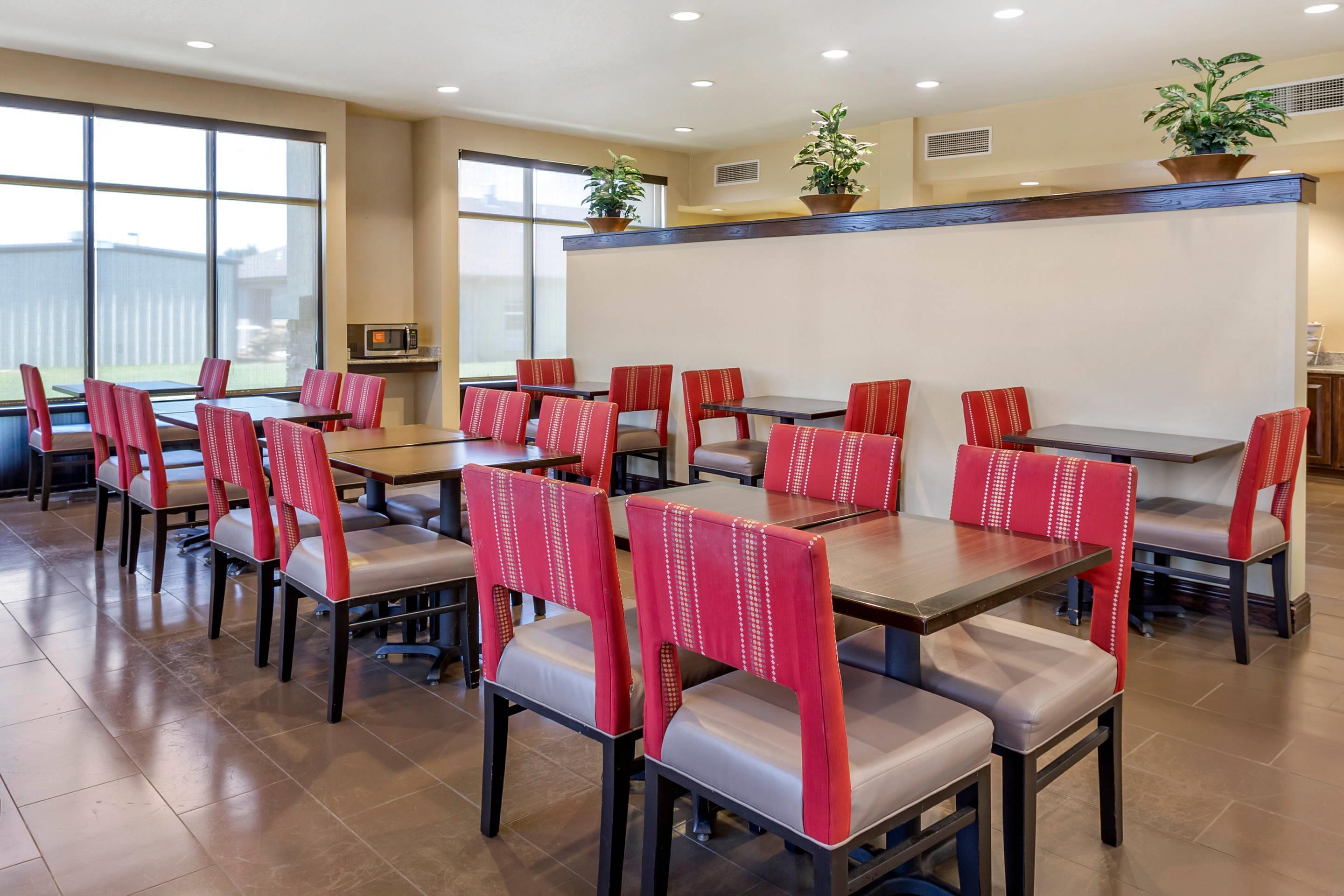 Breakfast area | Comfort Suites Jonesboro University Area