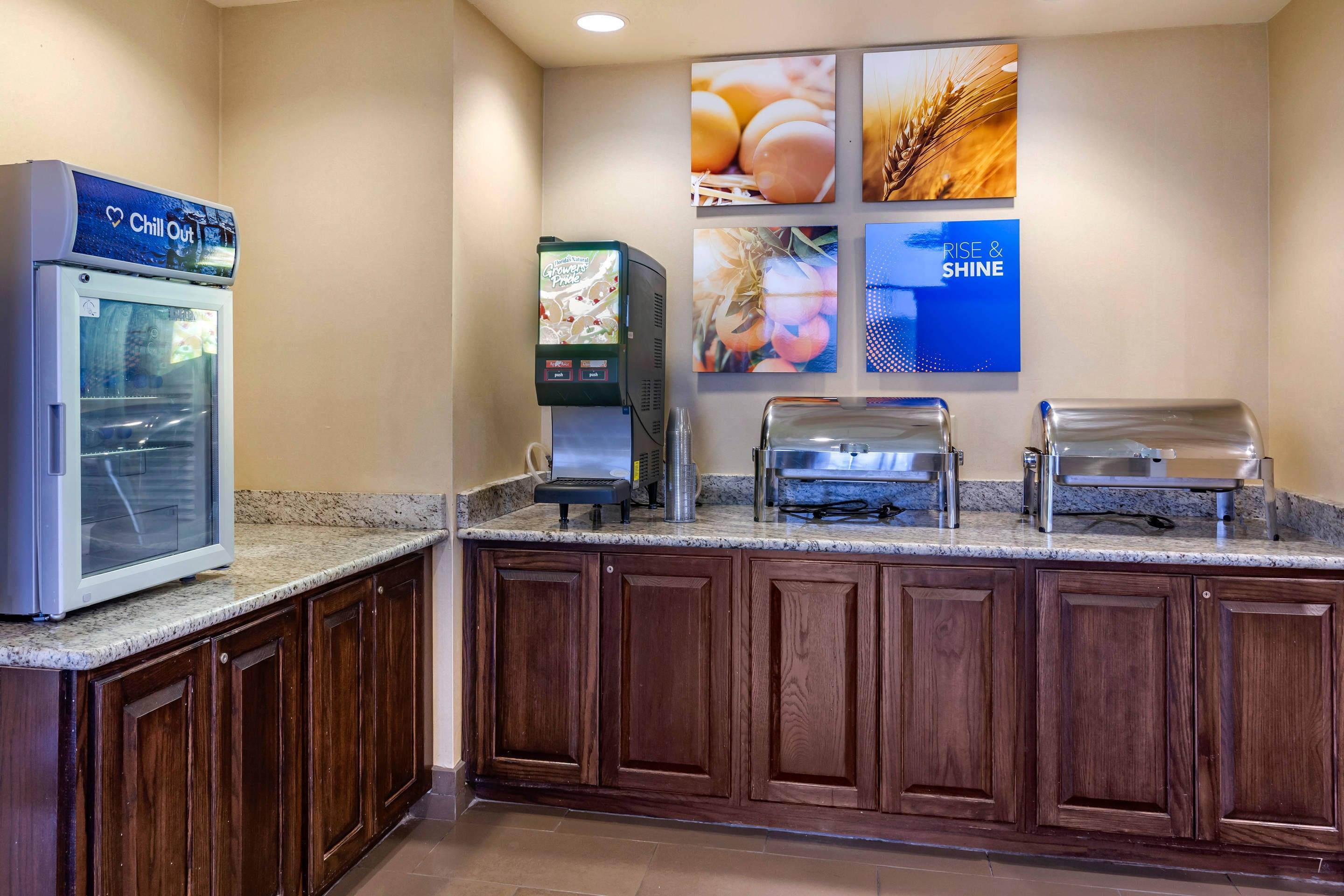 Breakfast counter | Comfort Suites Jonesboro University Area