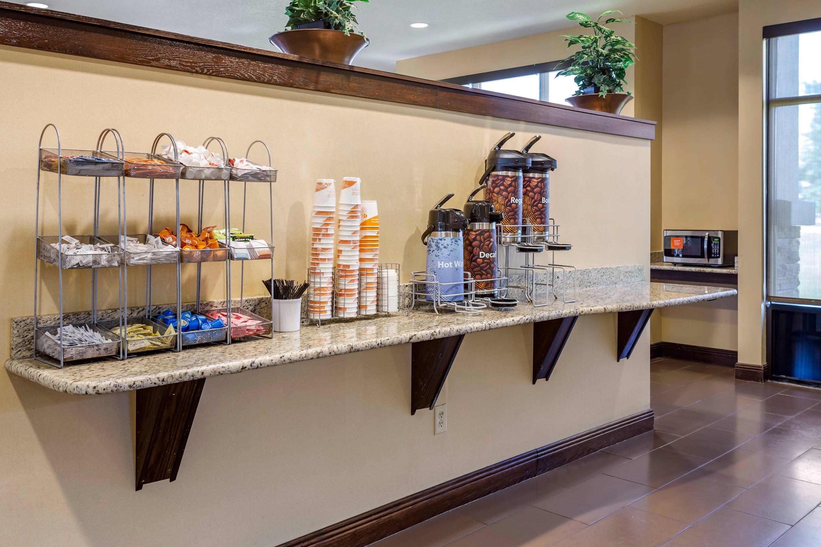 Breakfast counter | Comfort Suites Jonesboro University Area