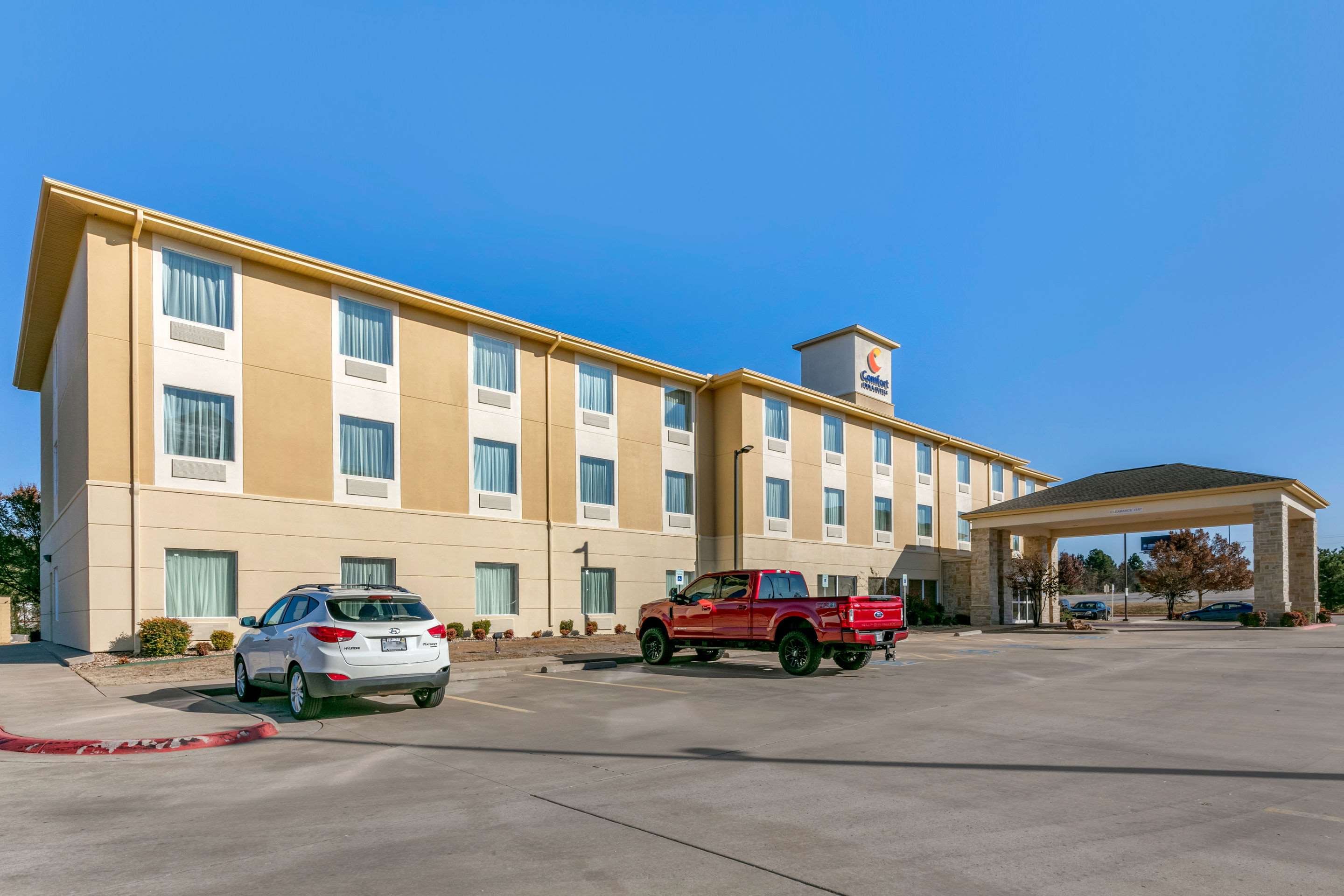 Hotel exterior | Comfort Inn & Suites Van Buren - Fort Smith