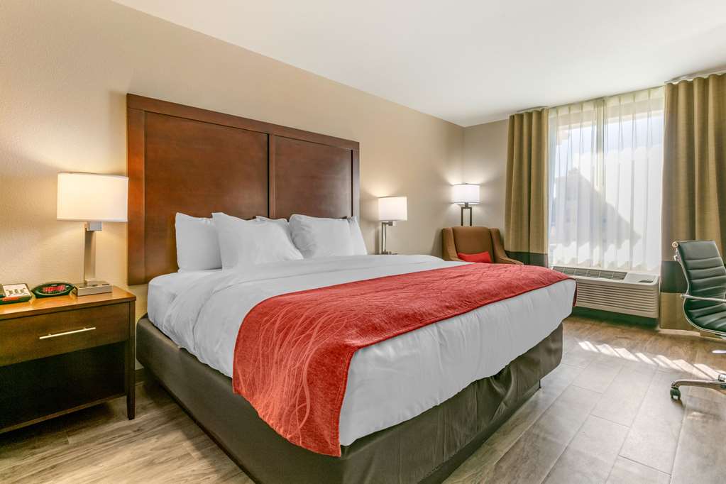 COMFORT INN AND SUITES VAN BUREN-FT-guestroom-Guest Room,On-Site.jpg