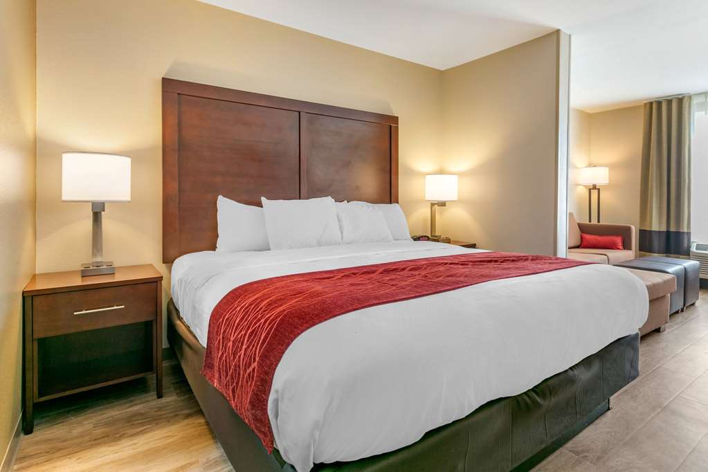 COMFORT INN AND SUITES VAN BUREN-FT-guestroom-Guest Room,Suite,On-Site.jpg