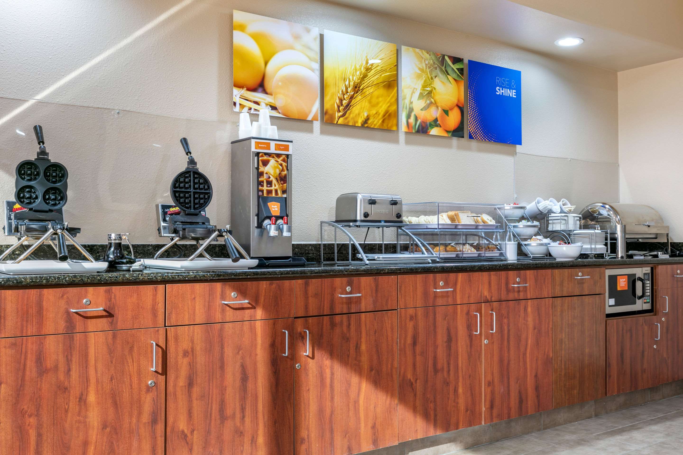 Breakfast counter | Comfort Inn & Suites Van Buren - Fort Smith