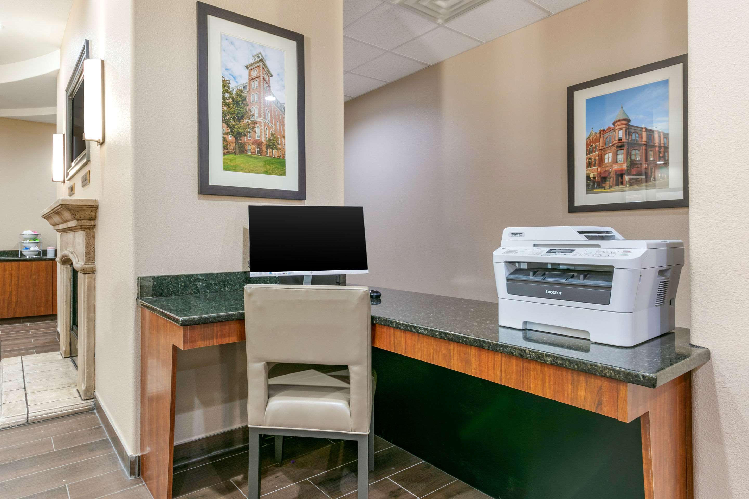 Business center | Comfort Inn & Suites Van Buren - Fort Smith