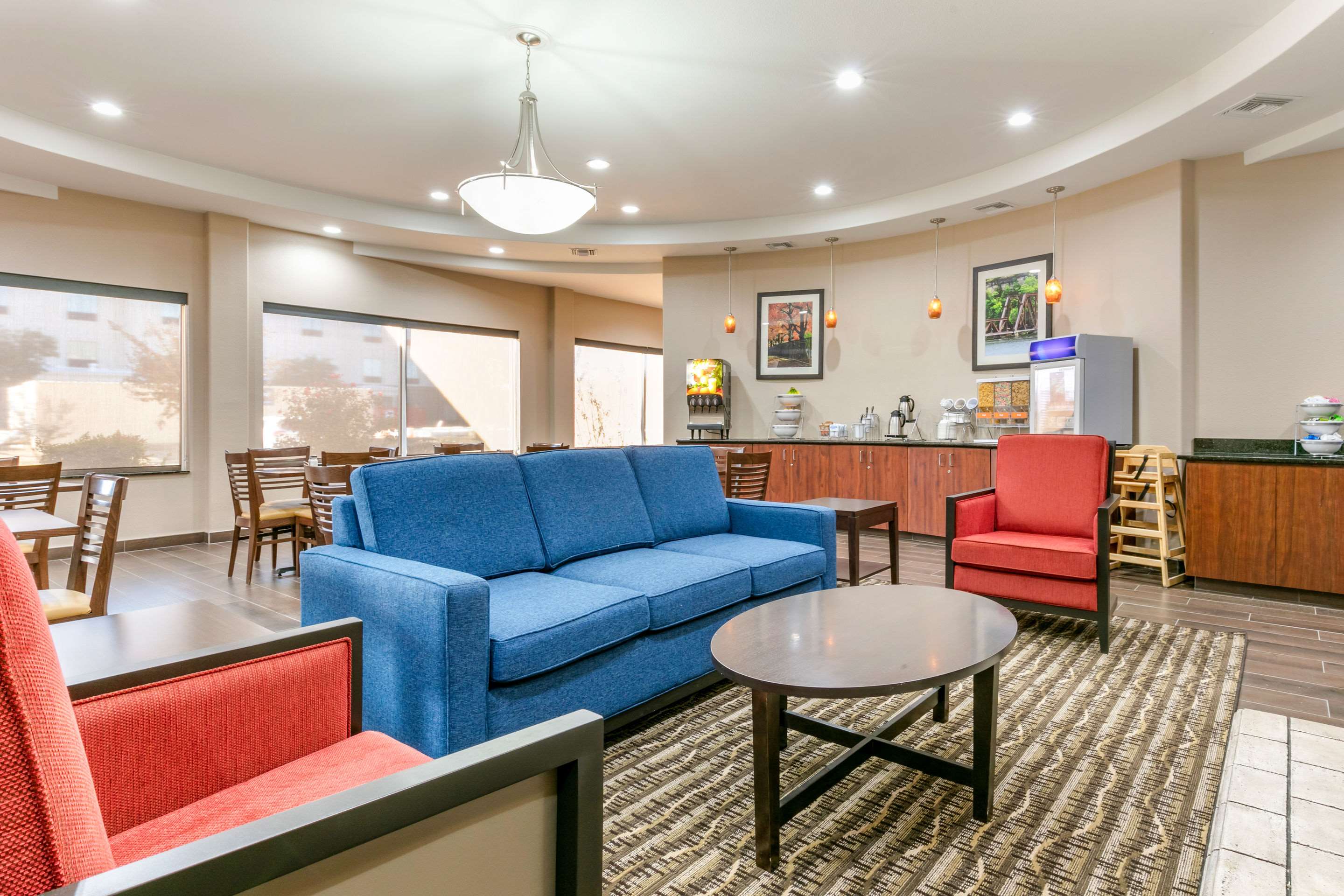 Breakfast area | Comfort Inn & Suites Van Buren - Fort Smith
