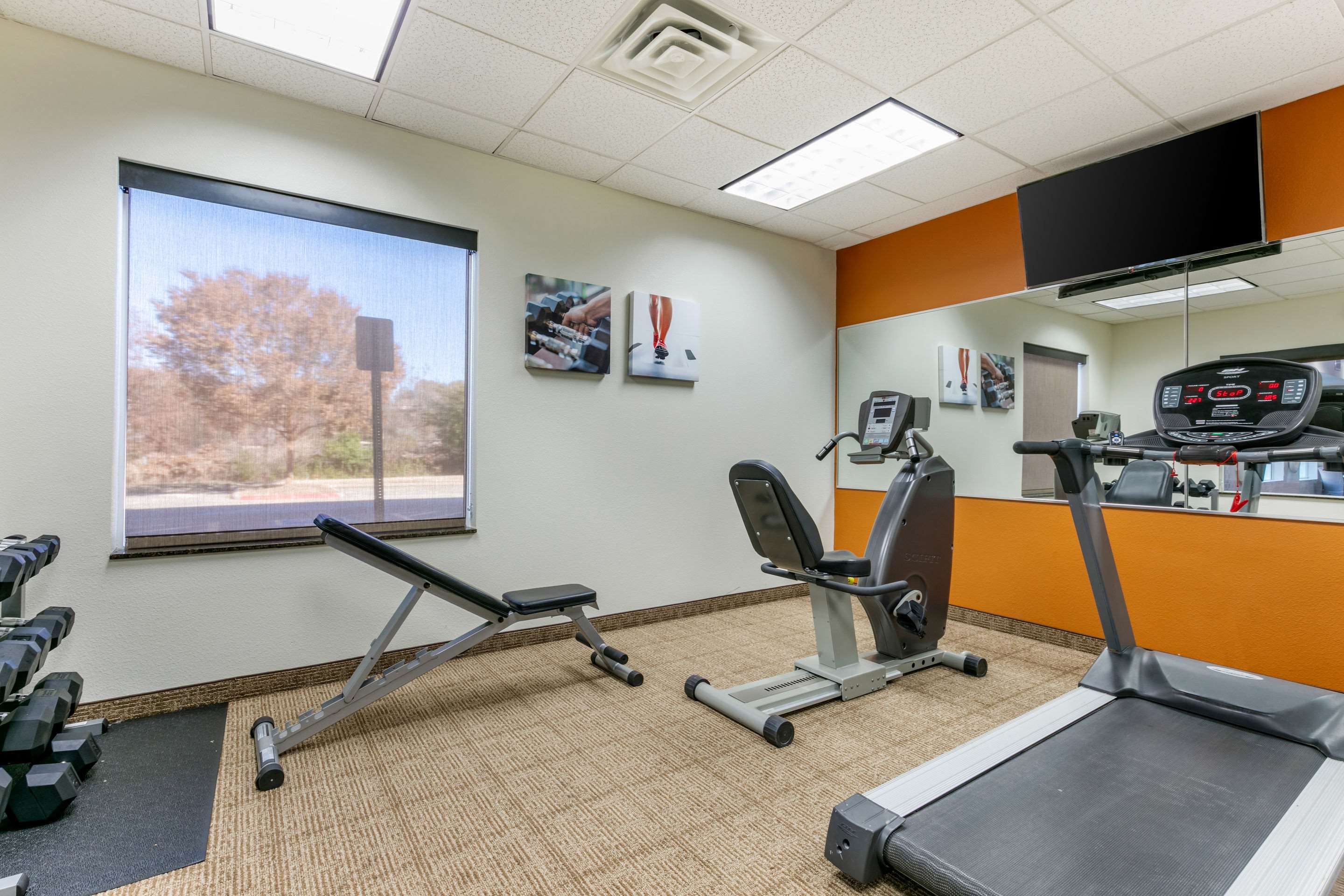 Exercise room | Comfort Inn & Suites Van Buren - Fort Smith