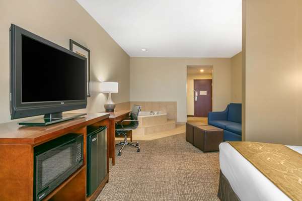 Suite - Comfort Suites Forrest City - I-40, Exit 241