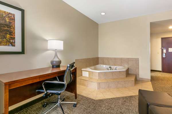 Suite - Comfort Suites Forrest City - I-40, Exit 241