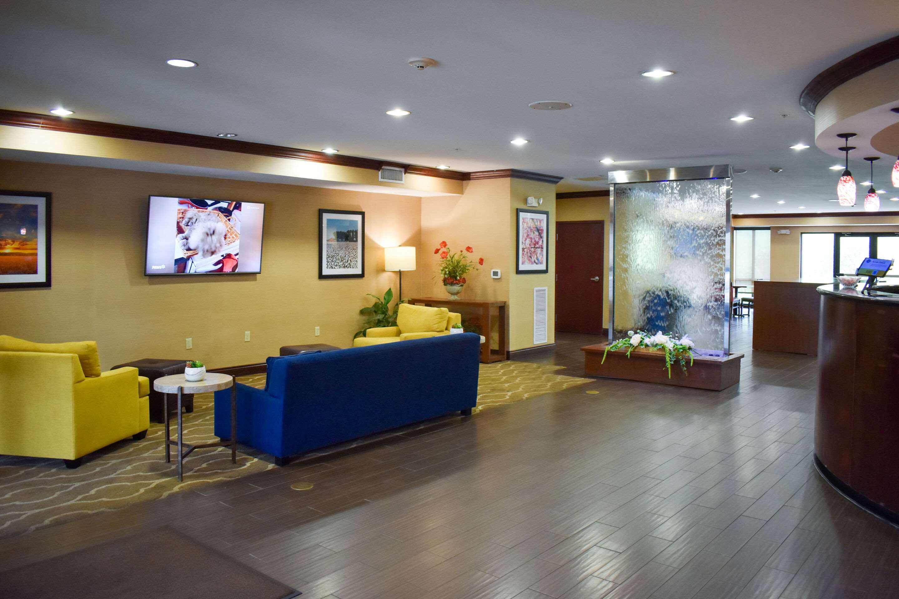 Hotel lobby | Comfort Suites Forrest City