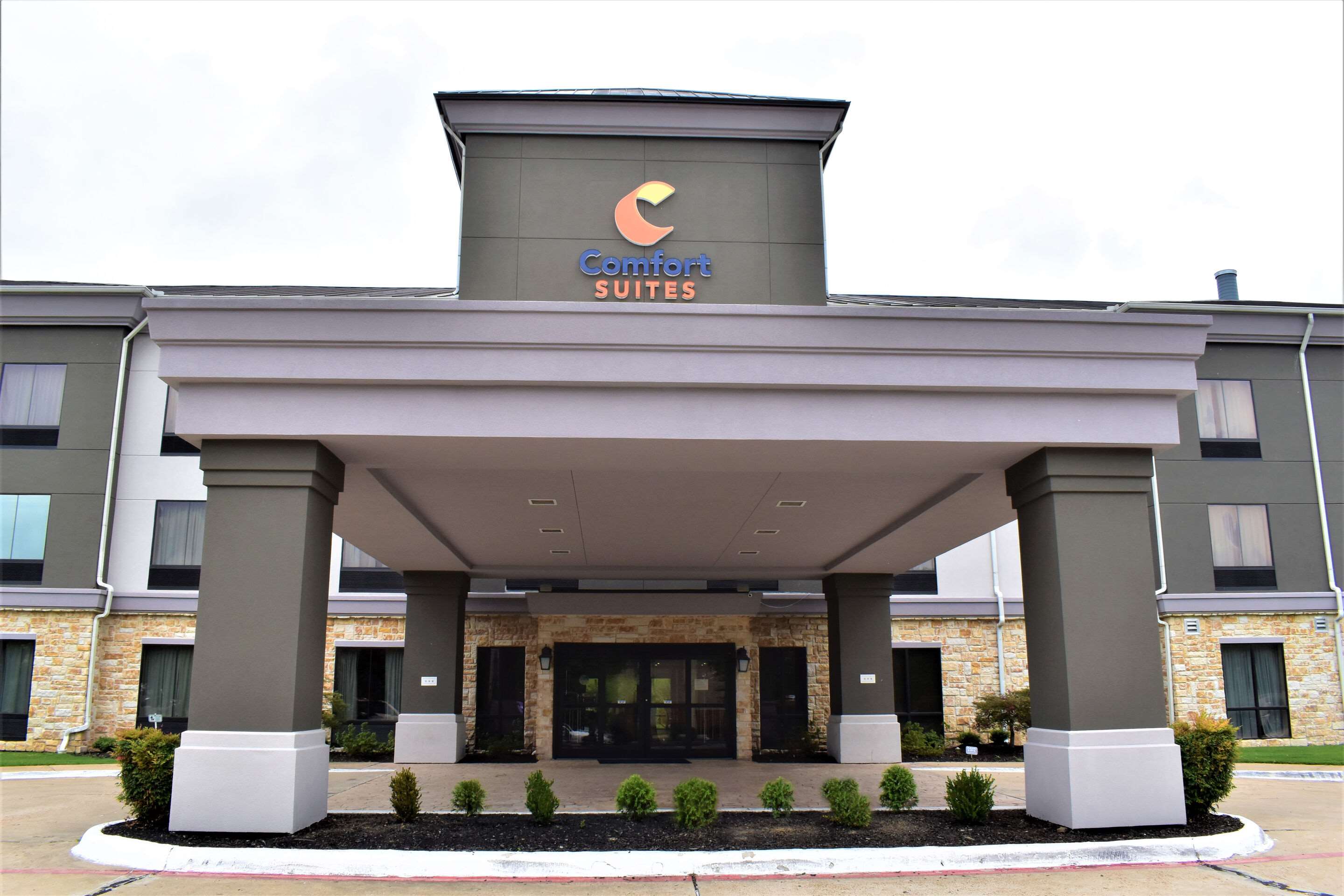 Hotel entrance | Comfort Suites Forrest City