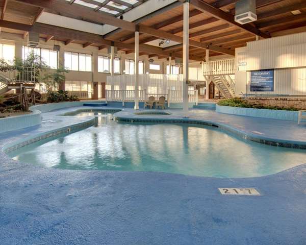 Pool - Econo Lodge Conference Center El Dorado