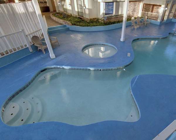 Pool - Econo Lodge Conference Center El Dorado