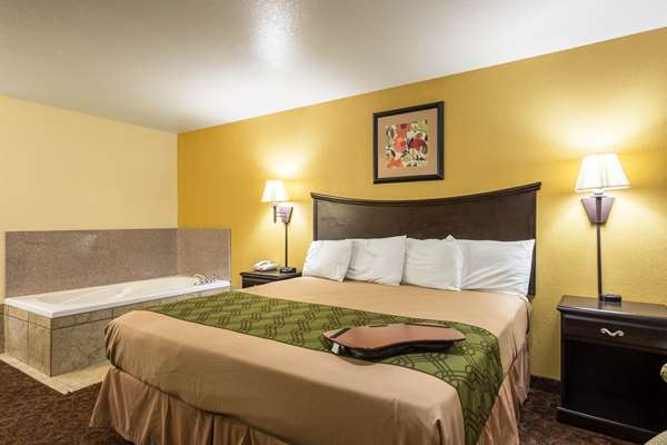 Suite - Econo Lodge Inn & Suites Searcy