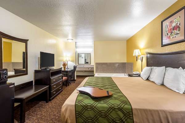 Suite - Econo Lodge Inn & Suites Searcy