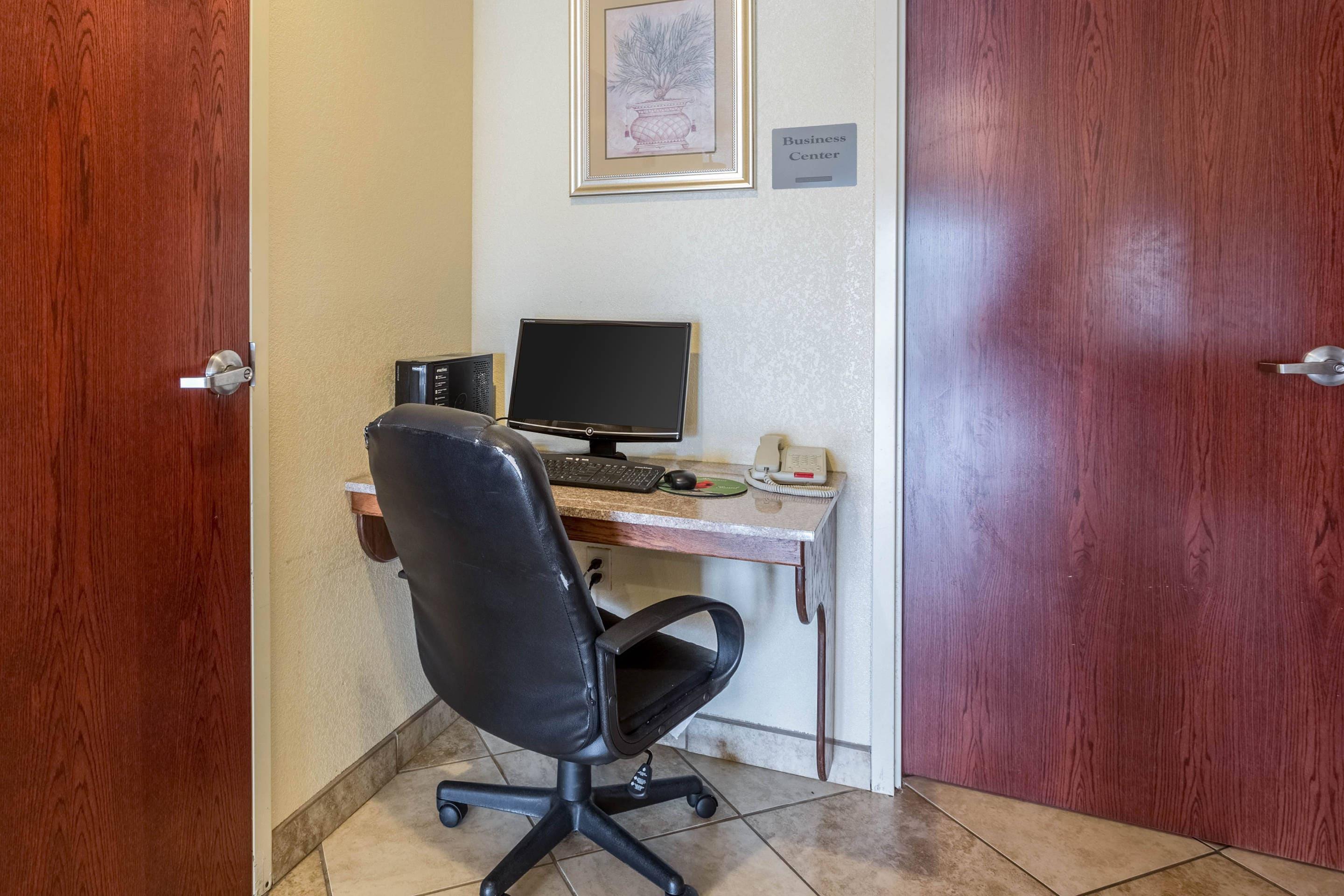 Business center | Econo Lodge Inn & Suites Searcy